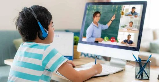 Dialog Asking and Giving Opinion Tentang Belajar Online